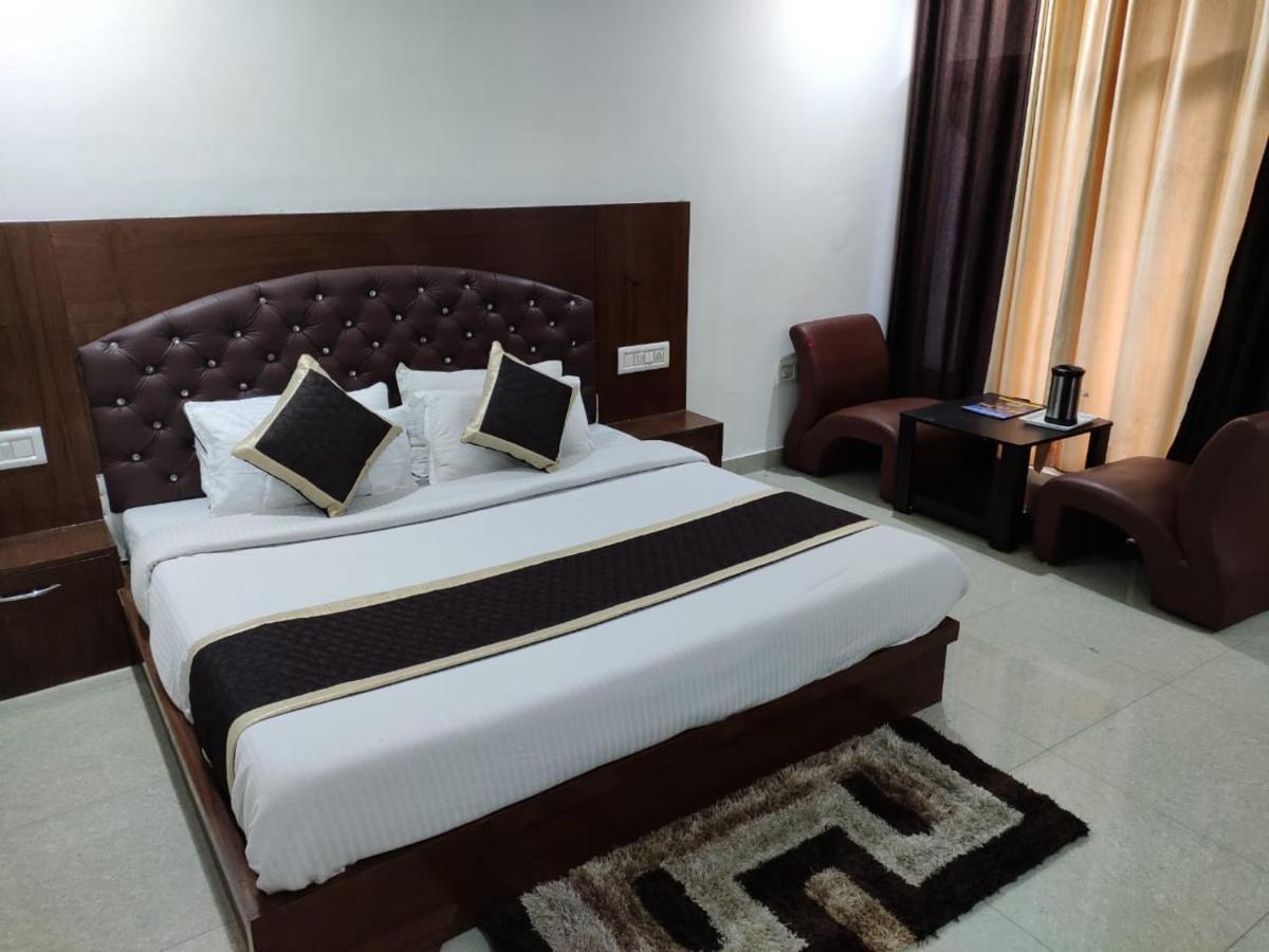 Hotel Vansh Касол Екстериор снимка